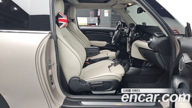 Mini Cooper 2023 — photo 16
