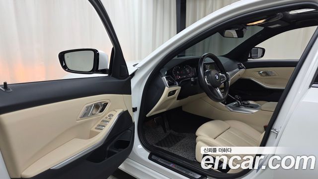 BMW 3-Series 2022 — photo 13