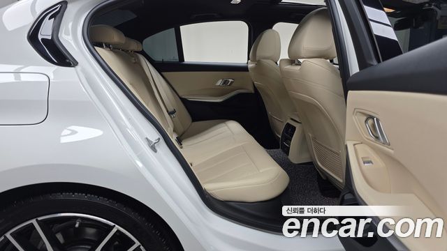 BMW 3-Series 2022 — photo 17