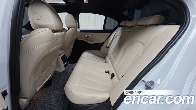 BMW 3-Series 2022 — photo 18