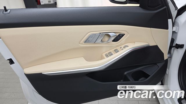 BMW 3-Series 2022 — photo 14