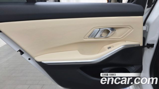 BMW 3-Series 2022 — photo 15