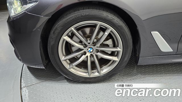 BMW 5-Series 2018 — photo 5
