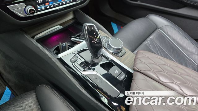 BMW 5-Series 2018 — photo 9