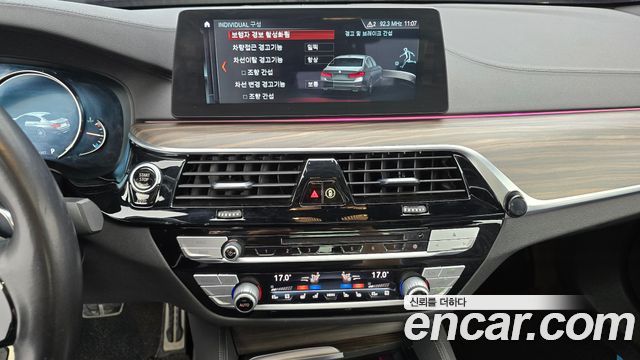 BMW 5-Series 2018 — photo 14