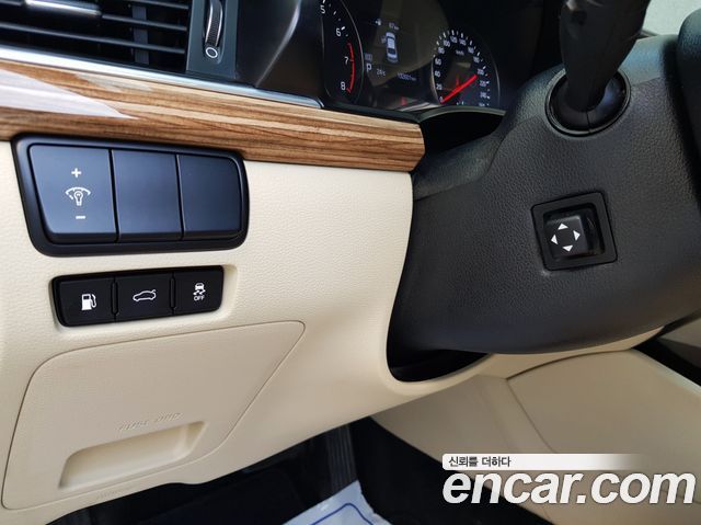 Kia K7 2016 — photo 18