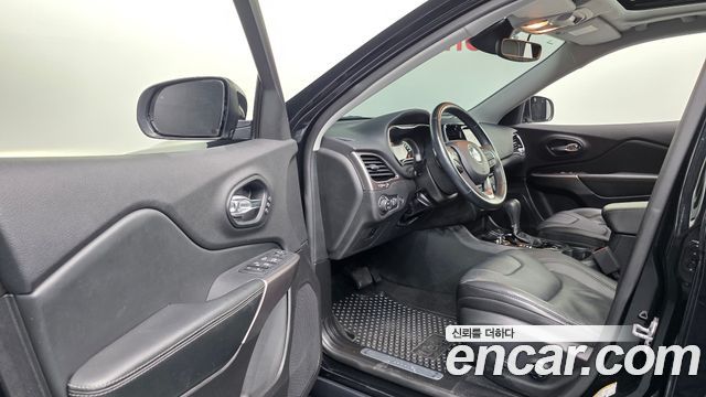 Jeep Cherokee 2021 — photo 10