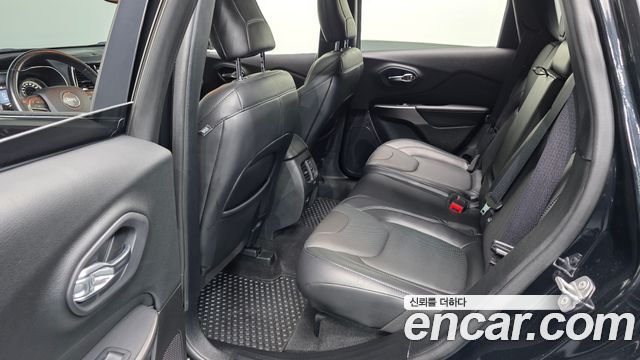 Jeep Cherokee 2021 — photo 12