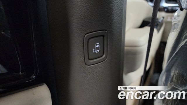 Kia Canival 2022 — photo 24