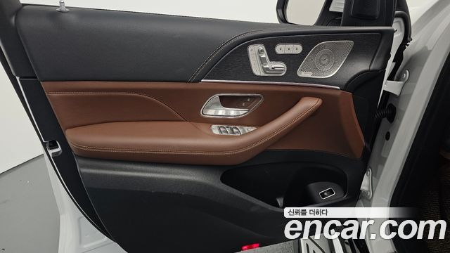 Mercedes-Benz GLS-Class 2025 — photo 14