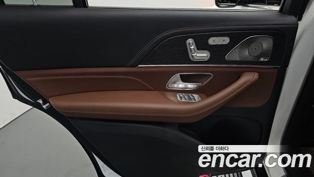 Mercedes-Benz GLS-Class 2025 — photo 15