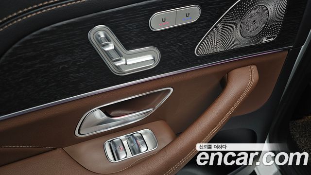Mercedes-Benz GLS-Class 2025 — photo 29