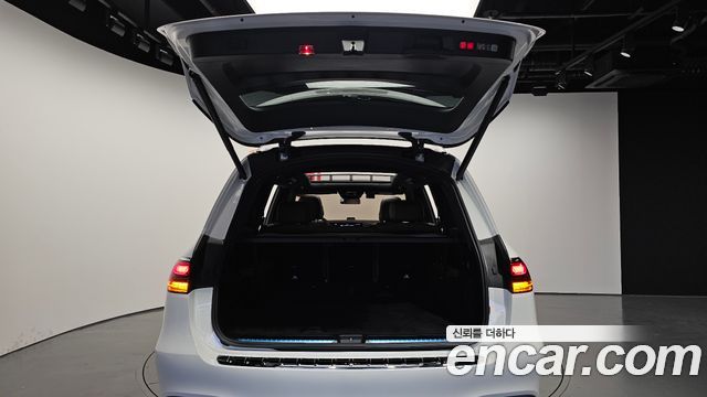Mercedes-Benz GLS-Class 2025 — photo 32