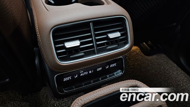Mercedes-Benz GLS-Class 2025 — photo 36