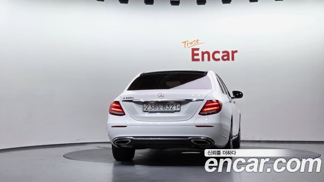 Mercedes-Benz E-Class 2019 — photo 4
