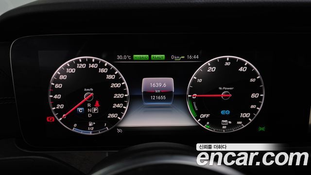 Mercedes-Benz E-Class 2019 — photo 11