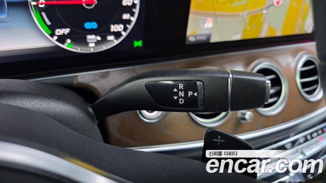 Mercedes-Benz E-Class 2019 — photo 12