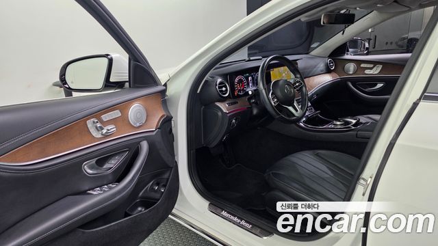 Mercedes-Benz E-Class 2019 — photo 13