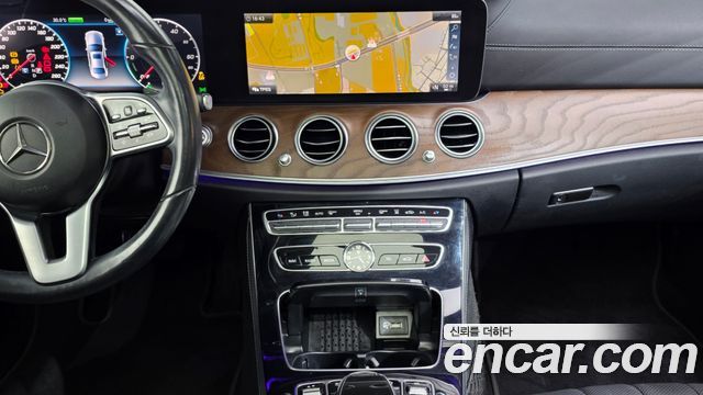 Mercedes-Benz E-Class 2019 — photo 20