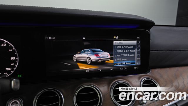 Mercedes-Benz E-Class 2019 — photo 22