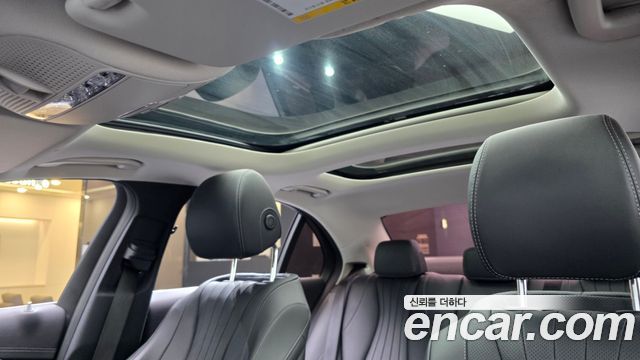 Mercedes-Benz E-Class 2019 — photo 24