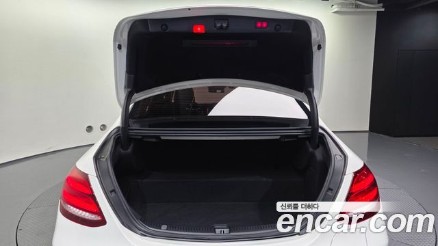Mercedes-Benz E-Class 2019 — photo 26
