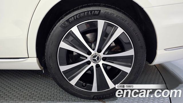 Mercedes-Benz E-Class 2019 — photo 7