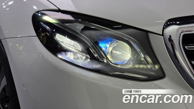 Mercedes-Benz E-Class 2019 — photo 8