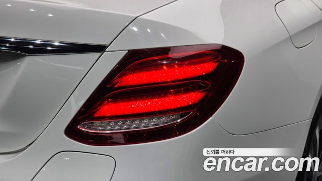 Mercedes-Benz E-Class 2019 — photo 9