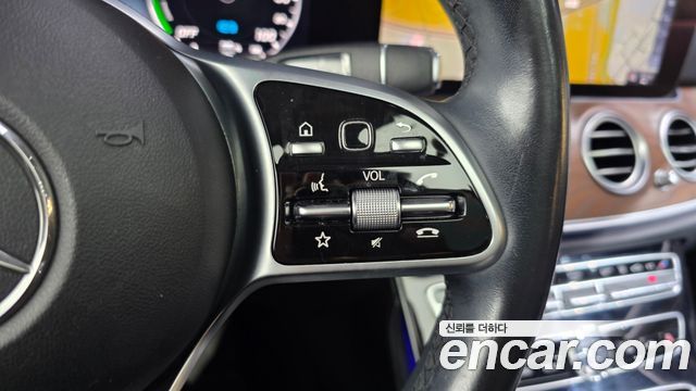 Mercedes-Benz E-Class 2019 — photo 27