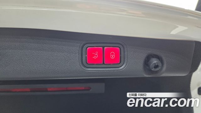 Mercedes-Benz E-Class 2019 — photo 32