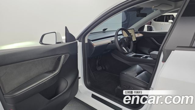 Tesla Model Y 2022 — photo 10