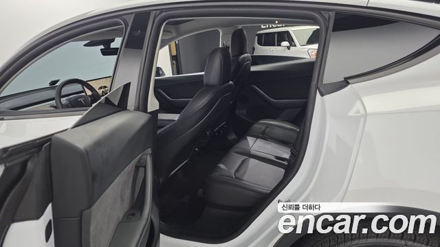 Tesla Model Y 2022 — photo 11