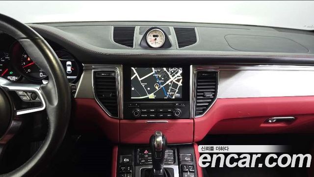 Porsche Macan 2017 — photo 14