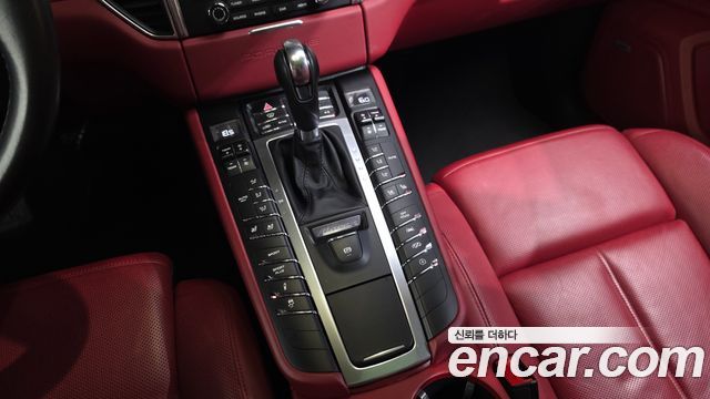 Porsche Macan 2017 — photo 19