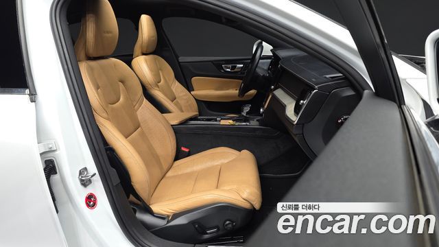 Volvo S60 2020 — photo 11
