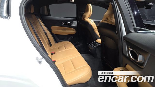 Volvo S60 2020 — photo 12