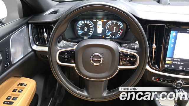 Volvo S60 2020 — photo 13