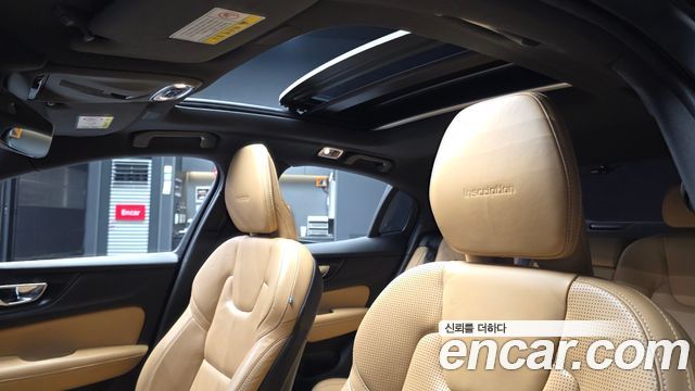 Volvo S60 2020 — photo 18