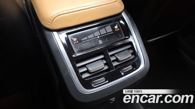 Volvo S60 2020 — photo 19