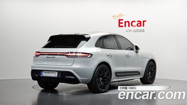 Porsche Macan 2023 — photo 2