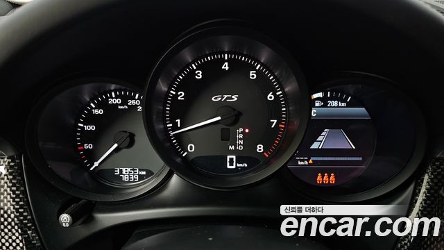 Porsche Macan 2023 — photo 11