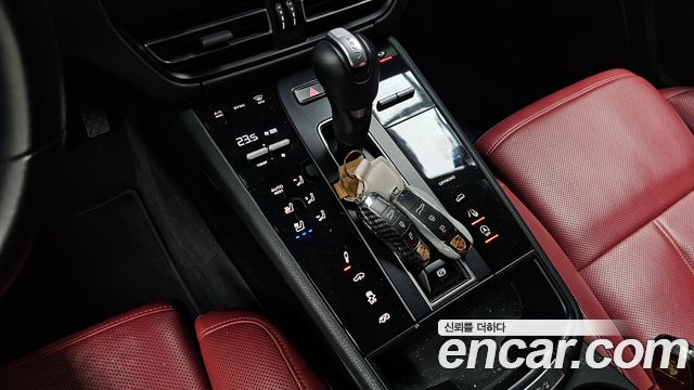 Porsche Macan 2023 — photo 12