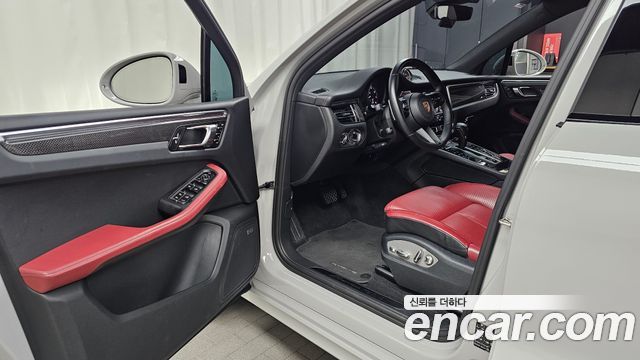 Porsche Macan 2023 — photo 13