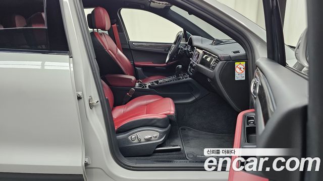 Porsche Macan 2023 — photo 17