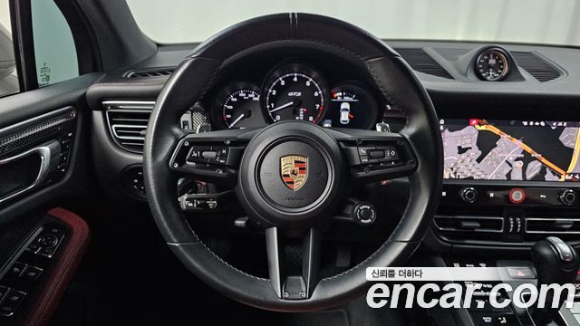 Porsche Macan 2023 — photo 19