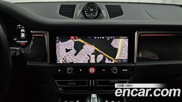 Porsche Macan 2023 — photo 21