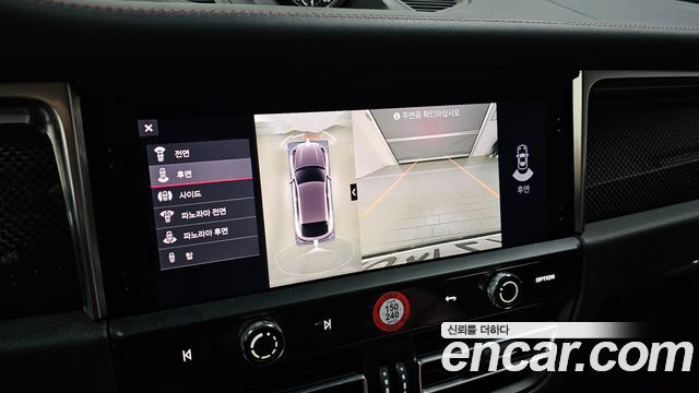 Porsche Macan 2023 — photo 22