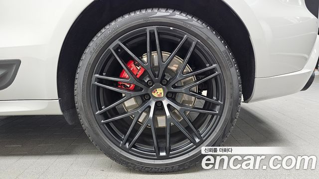 Porsche Macan 2023 — photo 7