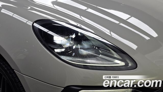 Porsche Macan 2023 — photo 8